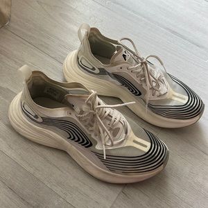 Apl streamline white and black sneakers